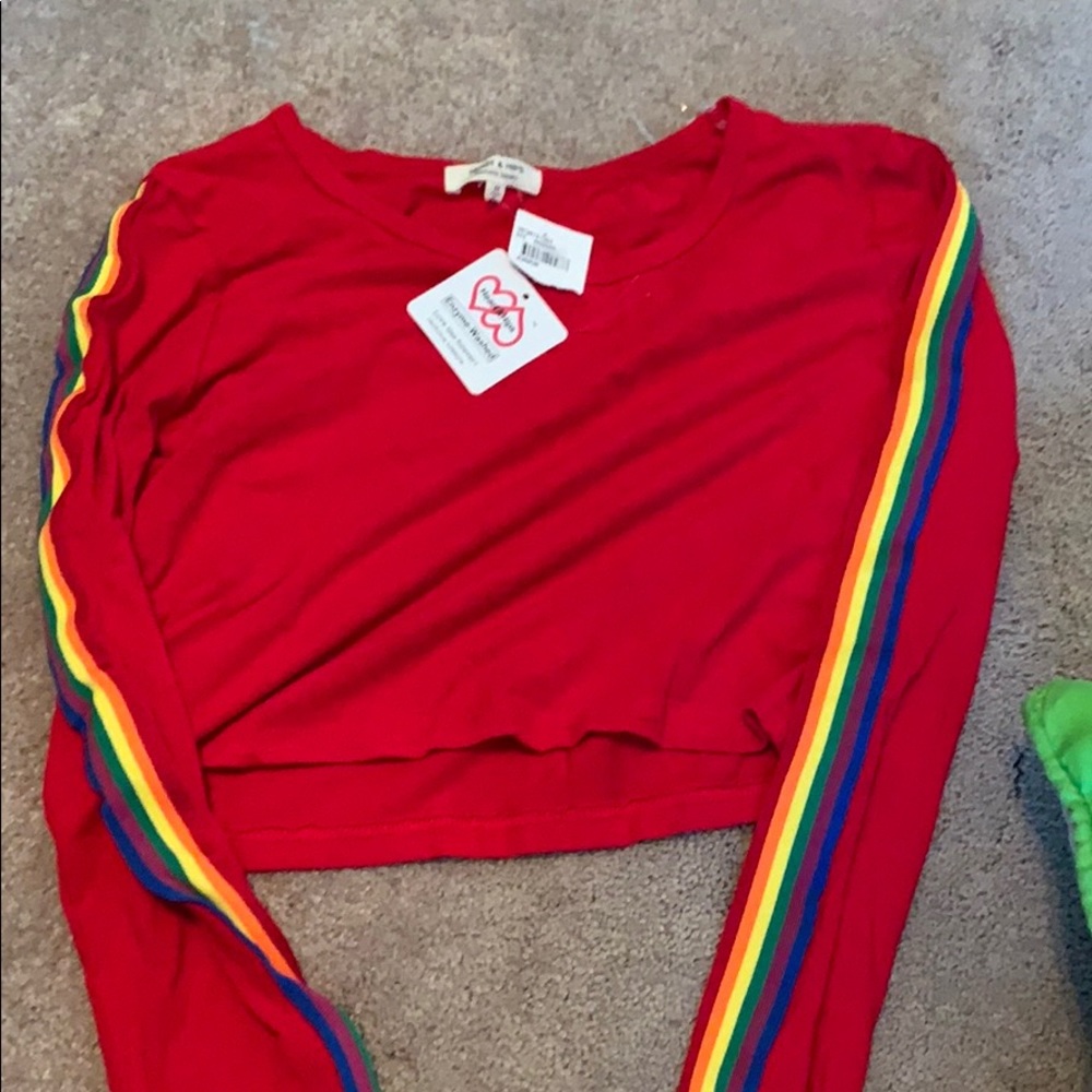 Long sleeve red cropped t-shirt